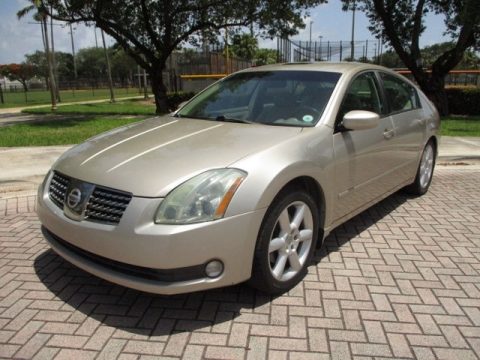 Coral Sand Metallic Nissan Maxima 3.5 SE.  Click to enlarge.