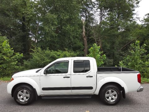 Avalanche White Nissan Frontier SV Crew Cab.  Click to enlarge.