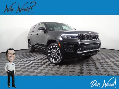 Diamond Black Crystal Pearl Jeep Grand Cherokee L Overland 4x4.  Click to enlarge.