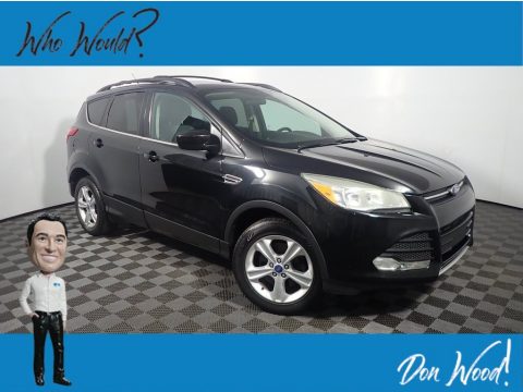 Tuxedo Black Metallic Ford Escape SE 2.0L EcoBoost 4WD.  Click to enlarge.