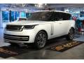 Front 3/4 View of 2023 Land Rover Range Rover P530 SE #38