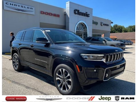 Diamond Black Crystal Pearl Jeep Grand Cherokee Overland 4x4.  Click to enlarge.