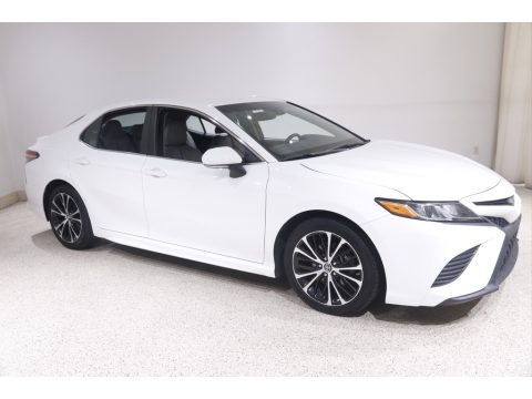 Super White Toyota Camry SE.  Click to enlarge.