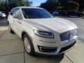 Front 3/4 View of 2019 Lincoln Nautilus AWD #6