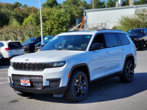 Bright White Jeep Grand Cherokee L Altitude 4x4.  Click to enlarge.