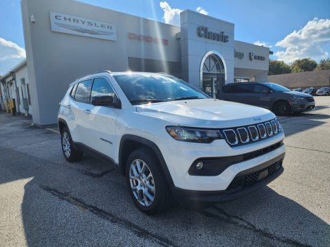 Bright White Jeep Compass Latitude Lux 4x4.  Click to enlarge.