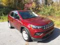 Front 3/4 View of 2022 Jeep Compass Latitude #4