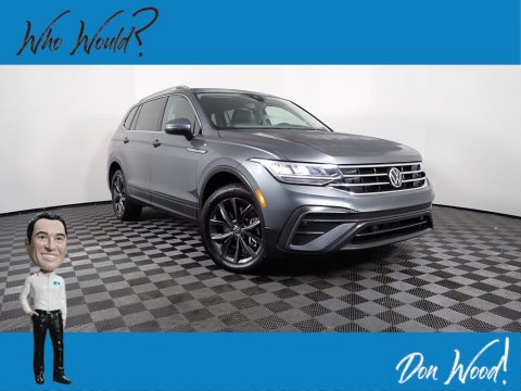 Platinum Gray Metallic Volkswagen Tiguan SE 4Motion. Click to enlarge. Platinum Gray Metallic Volkswagen Tiguan SE 4Motion. Click to enlarge.