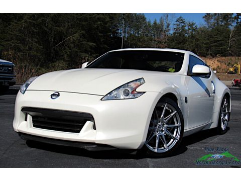 Pearl White Nissan 370Z Touring Coupe.  Click to enlarge.
