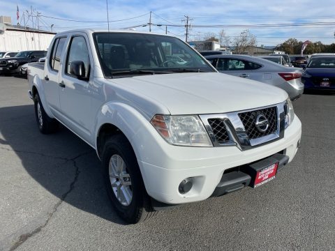 Glacier White Nissan Frontier SV Crew Cab.  Click to enlarge.