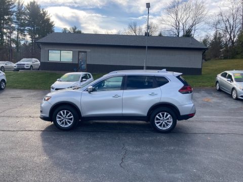 Brilliant Silver Metallic Nissan Rogue SV AWD.  Click to enlarge.