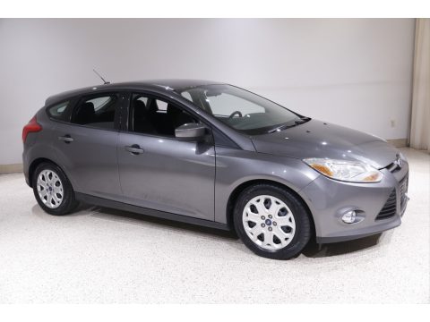 Sterling Grey Metallic Ford Focus SE 5-Door.  Click to enlarge.