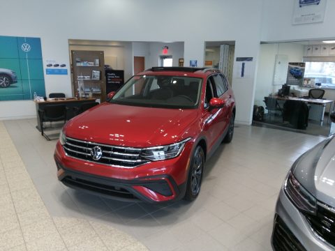 Kings Red Metallic Volkswagen Tiguan SE 4Motion.  Click to enlarge.