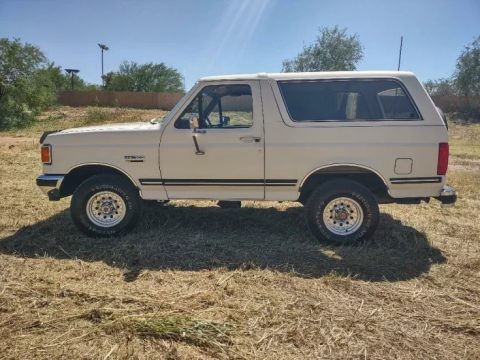 Colonial White Ford Bronco XLT 4x4.  Click to enlarge.