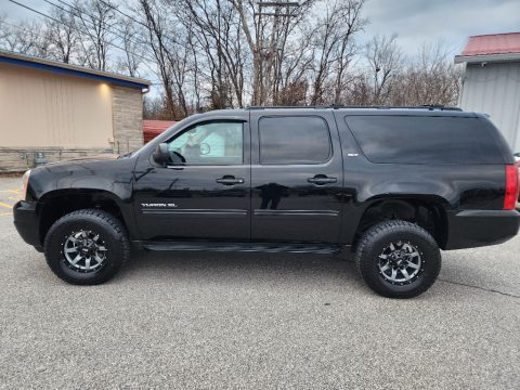 Onyx Black GMC Yukon XL SLT 4x4.  Click to enlarge.