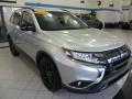 Front 3/4 View of 2020 Mitsubishi Outlander LE S-AWC #3
