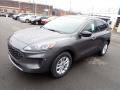 Front 3/4 View of 2022 Ford Escape SE 4WD #4