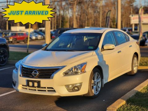 Pearl White Nissan Altima 2.5 SV.  Click to enlarge.