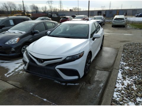 Super White Toyota Camry SE.  Click to enlarge.