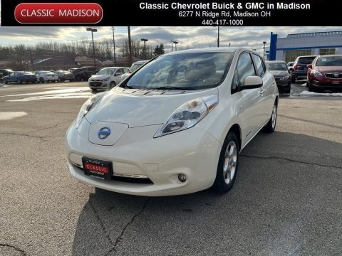 Glacier Pearl White Nissan LEAF SV. Click to enlarge. Glacier Pearl White Nissan LEAF SV. Click to enlarge.