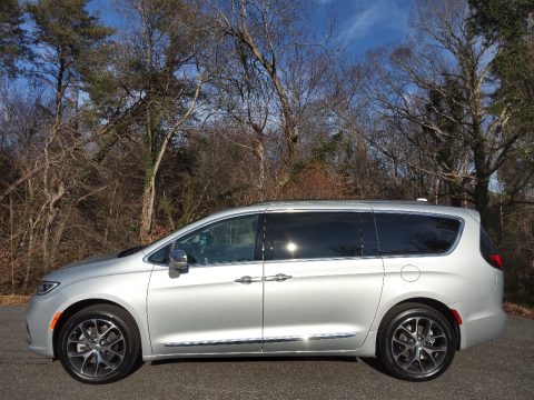 Silver Mist Chrysler Pacifica Limited AWD.  Click to enlarge.