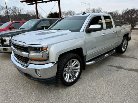 Silver Ice Metallic Chevrolet Silverado 1500 LT Double Cab 4x4.  Click to enlarge.