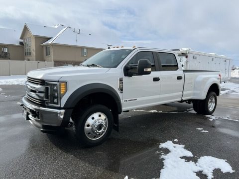 Oxford White Ford F450 Super Duty XL Crew Cab 4x4.  Click to enlarge.