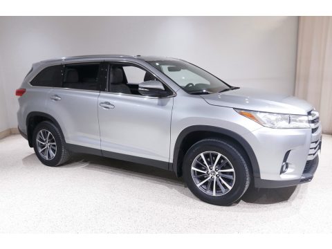 Celestial Silver Metallic Toyota Highlander XLE AWD.  Click to enlarge.