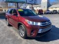 Front 3/4 View of 2018 Toyota Highlander XLE #6