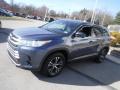 Front 3/4 View of 2019 Toyota Highlander LE #12