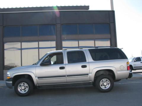 Silver Birch Metallic Chevrolet Suburban 2500 LT 4x4.  Click to enlarge.