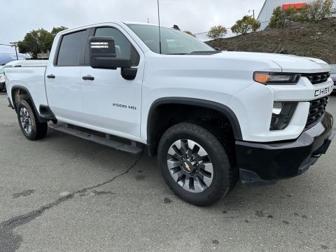 Summit White Chevrolet Silverado 2500HD Custom Crew Cab 4x4.  Click to enlarge.