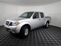 Front 3/4 View of 2017 Nissan Frontier SV Crew Cab 4x4 #4 Front 3/4 View of 2017 Nissan Frontier SV Crew Cab 4x4 #4