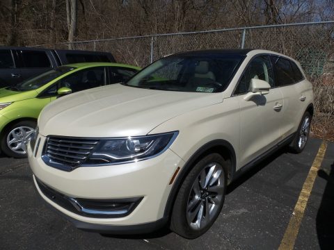 Ivory Pearl Metallic Tri-Coat Lincoln MKX Reserve AWD.  Click to enlarge.