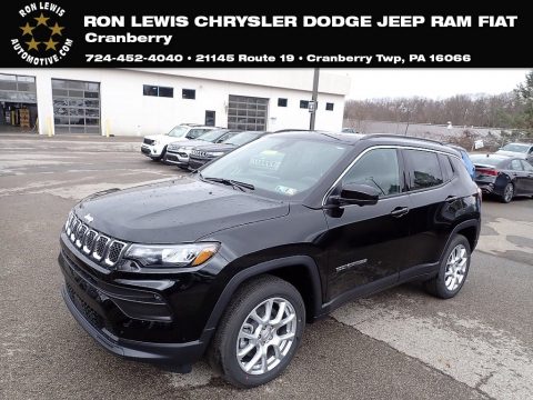 Diamond Black Crystal Pearl Jeep Compass Latitude Lux 4x4.  Click to enlarge.