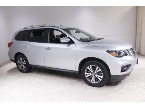 Brilliant Silver Metallic Nissan Pathfinder SL 4x4.  Click to enlarge.