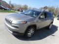 Front 3/4 View of 2016 Jeep Cherokee Limited 4x4 #13