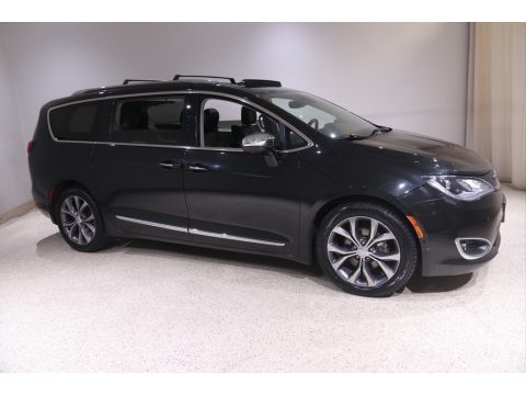 Brilliant Black Crystal Pearl Chrysler Pacifica Limited.  Click to enlarge.