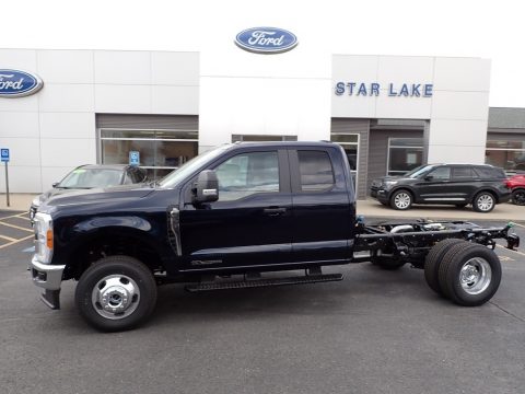 Antimatter Blue Metallic Ford F350 Super Duty XLT Crew Cab 4x4 Chassis.  Click to enlarge.