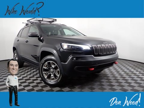 Diamond Black Crystal Pearl Jeep Cherokee Trailhawk 4x4.  Click to enlarge.