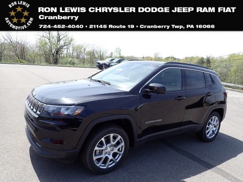 Diamond Black Crystal Pearl Jeep Compass Latitude Lux 4x4.  Click to enlarge.
