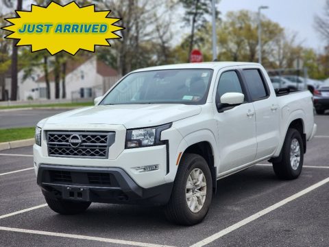 Glacier White Nissan Frontier SV Crew Cab 4x4.  Click to enlarge.