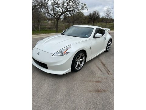 Pearl White Nissan 370Z NISMO Coupe.  Click to enlarge.