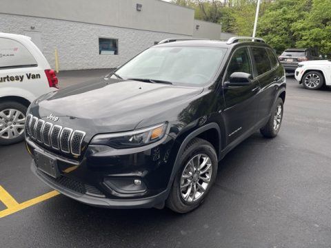 Diamond Black Crystal Pearl Jeep Cherokee Latitude Plus 4x4.  Click to enlarge.