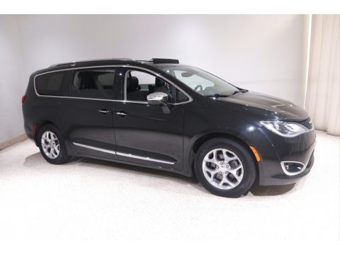 Brilliant Black Crystal Pearl Chrysler Pacifica Limited.  Click to enlarge.