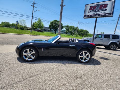 Mysterious Black Pontiac Solstice GXP Roadster.  Click to enlarge.
