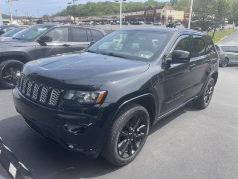 Diamond Black Crystal Pearl Jeep Grand Cherokee Altitude 4x4.  Click to enlarge.