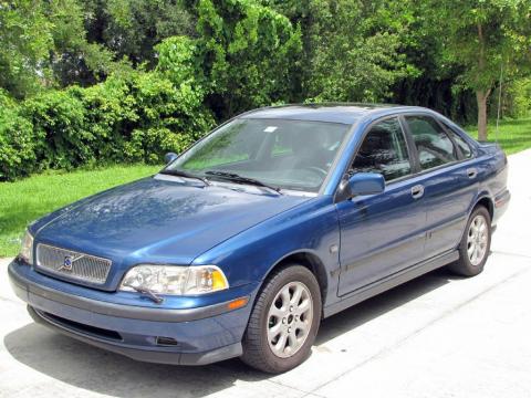 Pacific Blue Metallic Volvo S40 1.9T.  Click to enlarge.