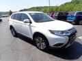 Front 3/4 View of 2019 Mitsubishi Outlander SE S-AWC #9