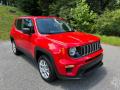 Front 3/4 View of 2023 Jeep Renegade Latitude 4x4 #4